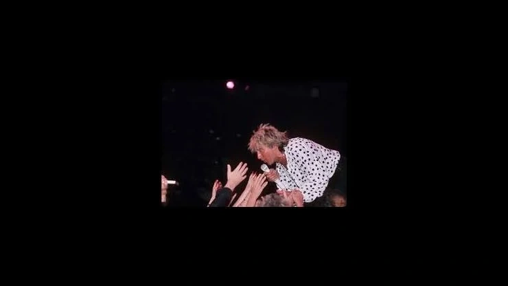On This Day: June 8, 1989 – Rod Stewart Plays First Concert at Toronto's New Skydome