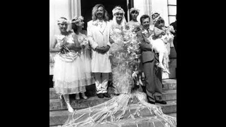 On This Day August 1 1987 – Dave Stewart And Siobhan Fahey Got Married In France