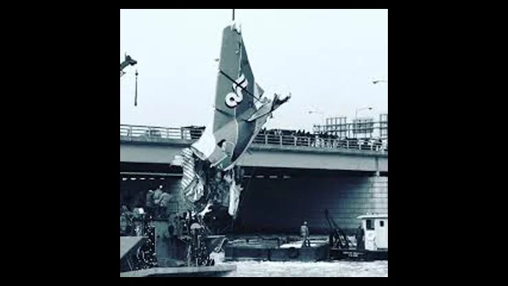 On This Day January 13 1982 – Air Florida Flight 90 Crashed Into the 14th Street Bridge in Washington D.C.